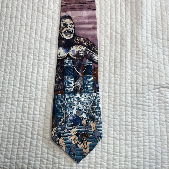 American Film Classics 100% Silk King Kong Tie - Picture 3 of 13